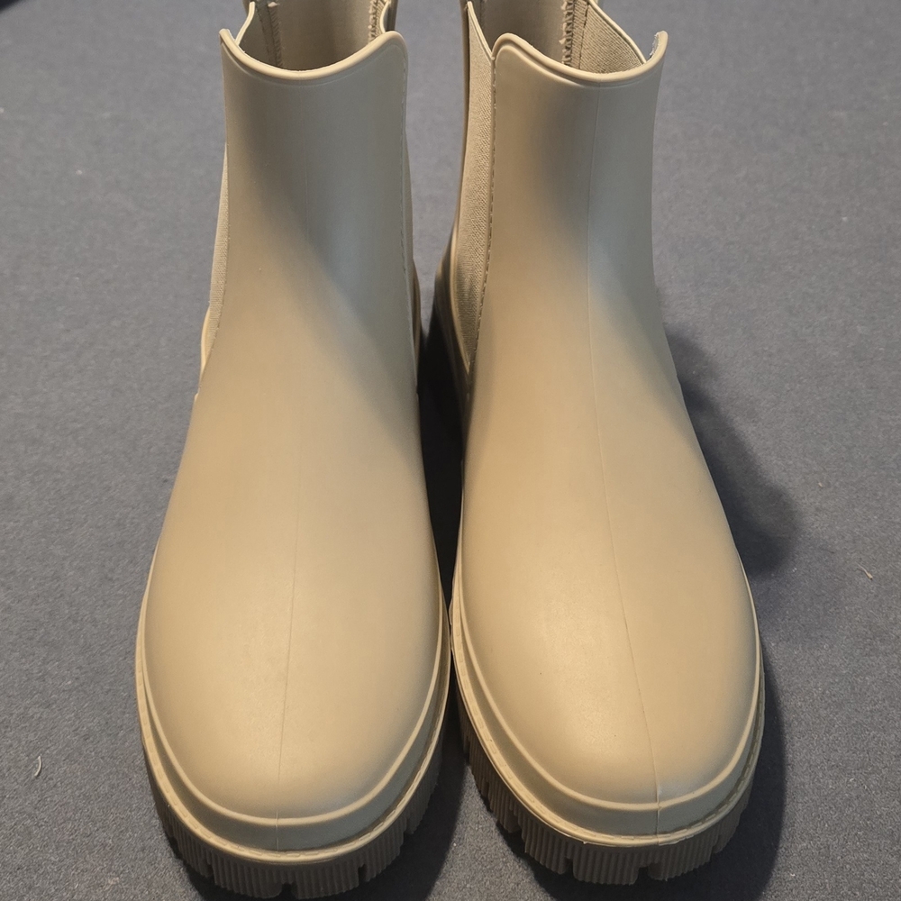 Women’s Cream Chelsea Ankle Booties - Sleek Rain-Ready Style